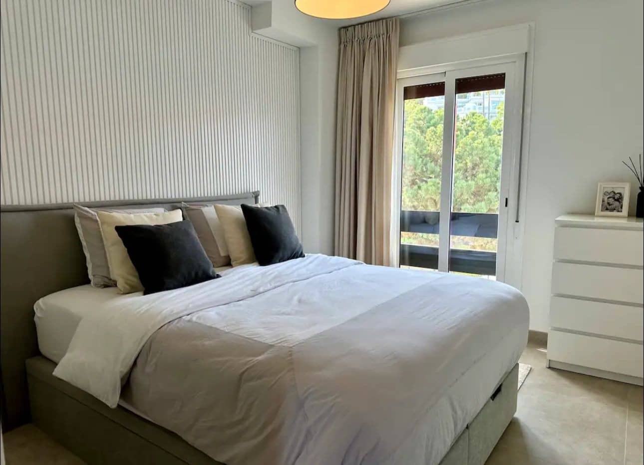 Ático de 4 habitaciones en Marbella en alquiler con piscina garaje - 5.000 € (Ref: 9683401)