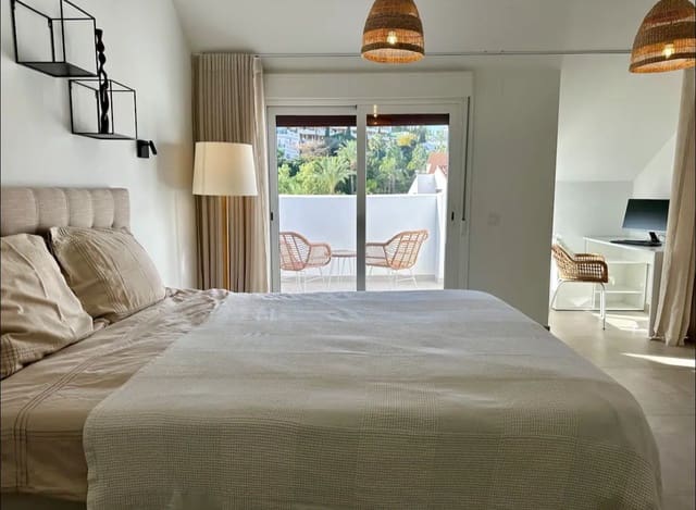 Ático de 4 habitaciones en Marbella en alquiler con piscina garaje - 5.000 € (Ref: 9683401)