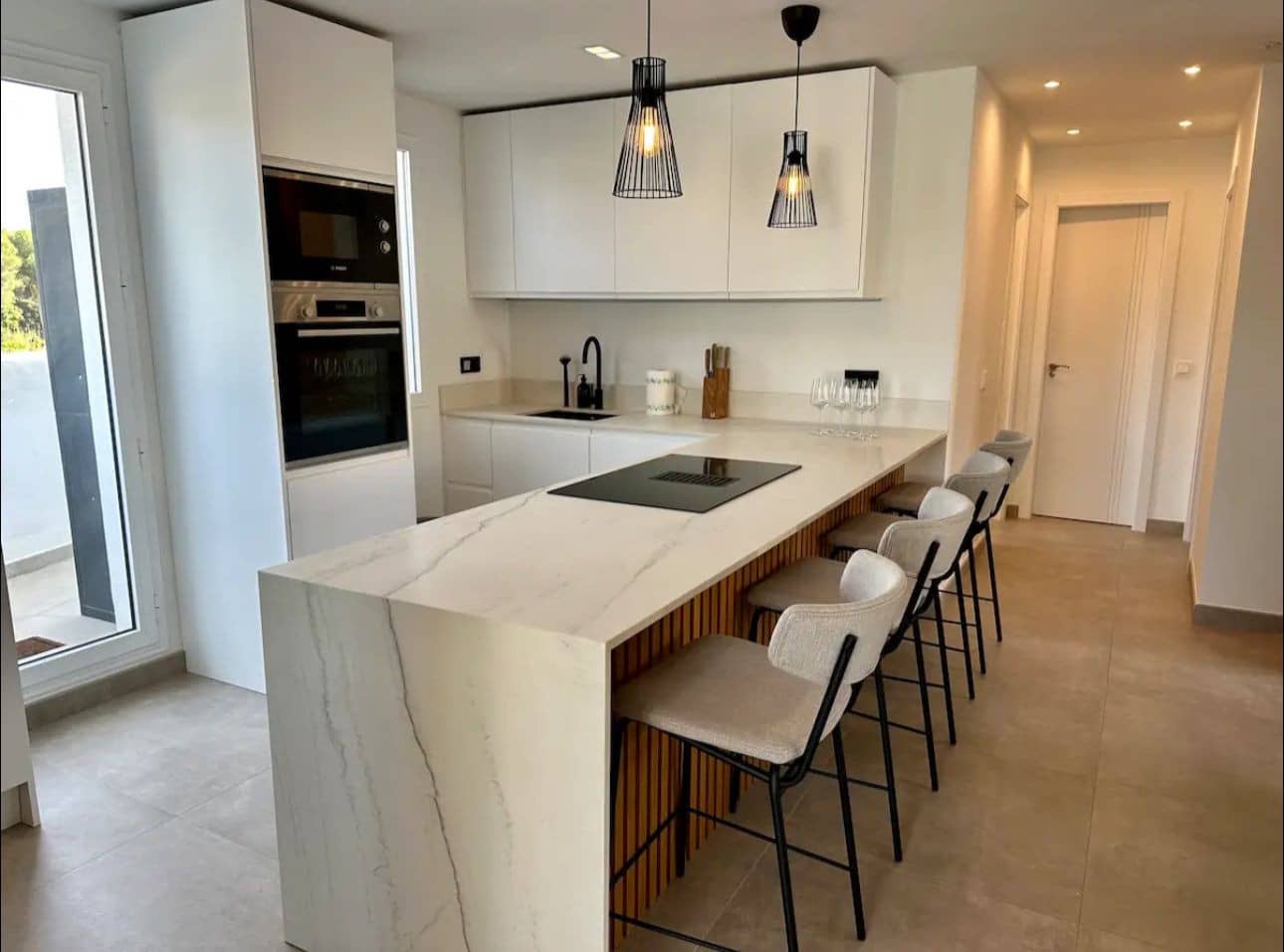 Ático de 4 habitaciones en Marbella en alquiler con piscina garaje - 5.000 € (Ref: 9683401)