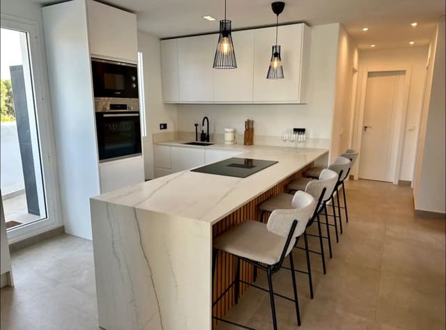 Ático de 4 habitaciones en Marbella en alquiler con piscina garaje - 5.000 € (Ref: 9683401)