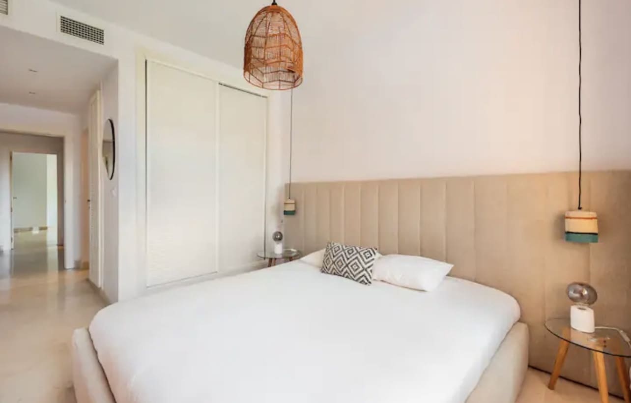 2 bedroom Apartment for sale in Marbella with pool garage - € 700,000 (Ref: 9690304)