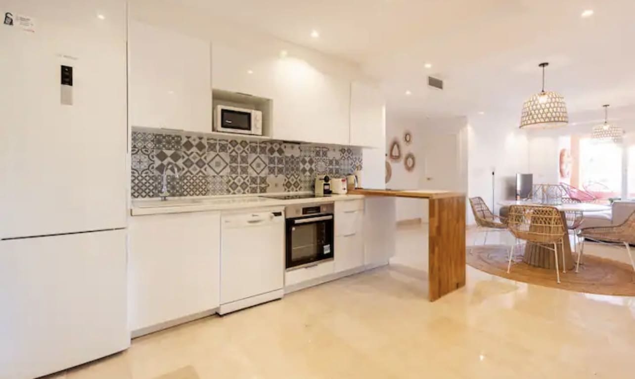 2 bedroom Apartment for sale in Marbella with pool garage - € 700,000 (Ref: 9690304)
