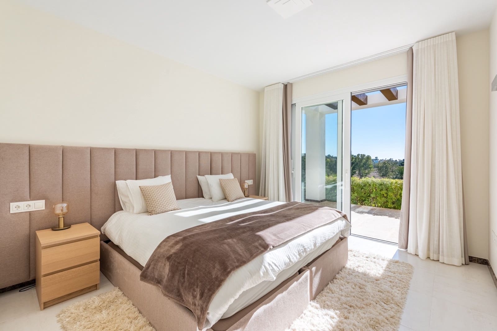 Chalet de 4 habitaciones en El Paraiso en alquiler con piscina garaje - 10.000 € (Ref: 9690305)