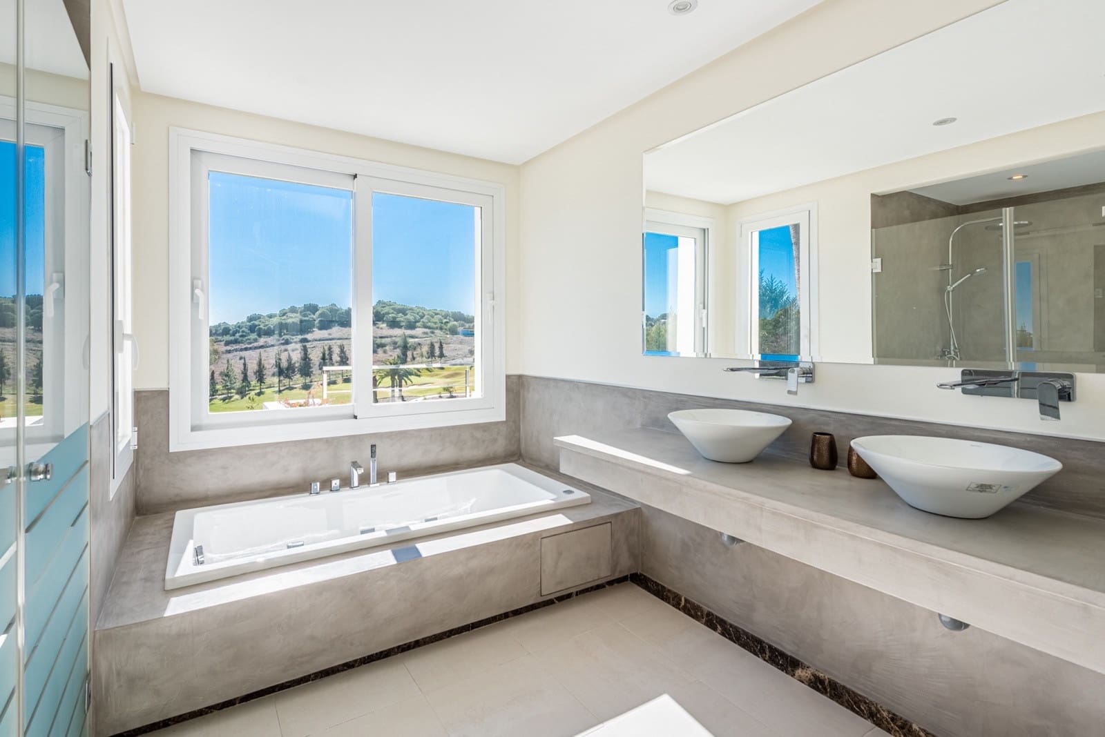 4 sovrum Villa för semesterbostäder i El Paraiso med pool garage - 10 000 € (Ref: 9690306)