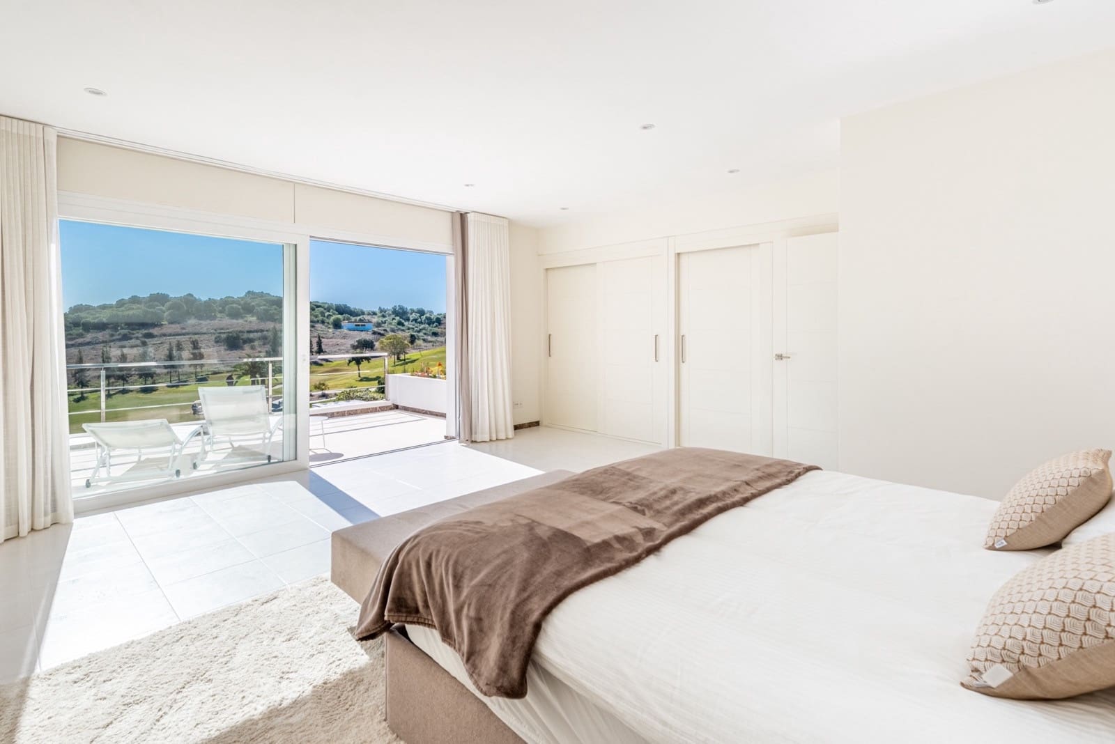 4 sovrum Villa för semesterbostäder i El Paraiso med pool garage - 10 000 € (Ref: 9690306)