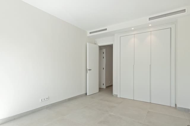 Pareado de 4 habitaciones en San Pedro de Alcántara Pueblo, Marbella en venta con piscina garaje - 1.195.000 € (Ref: 9701398)