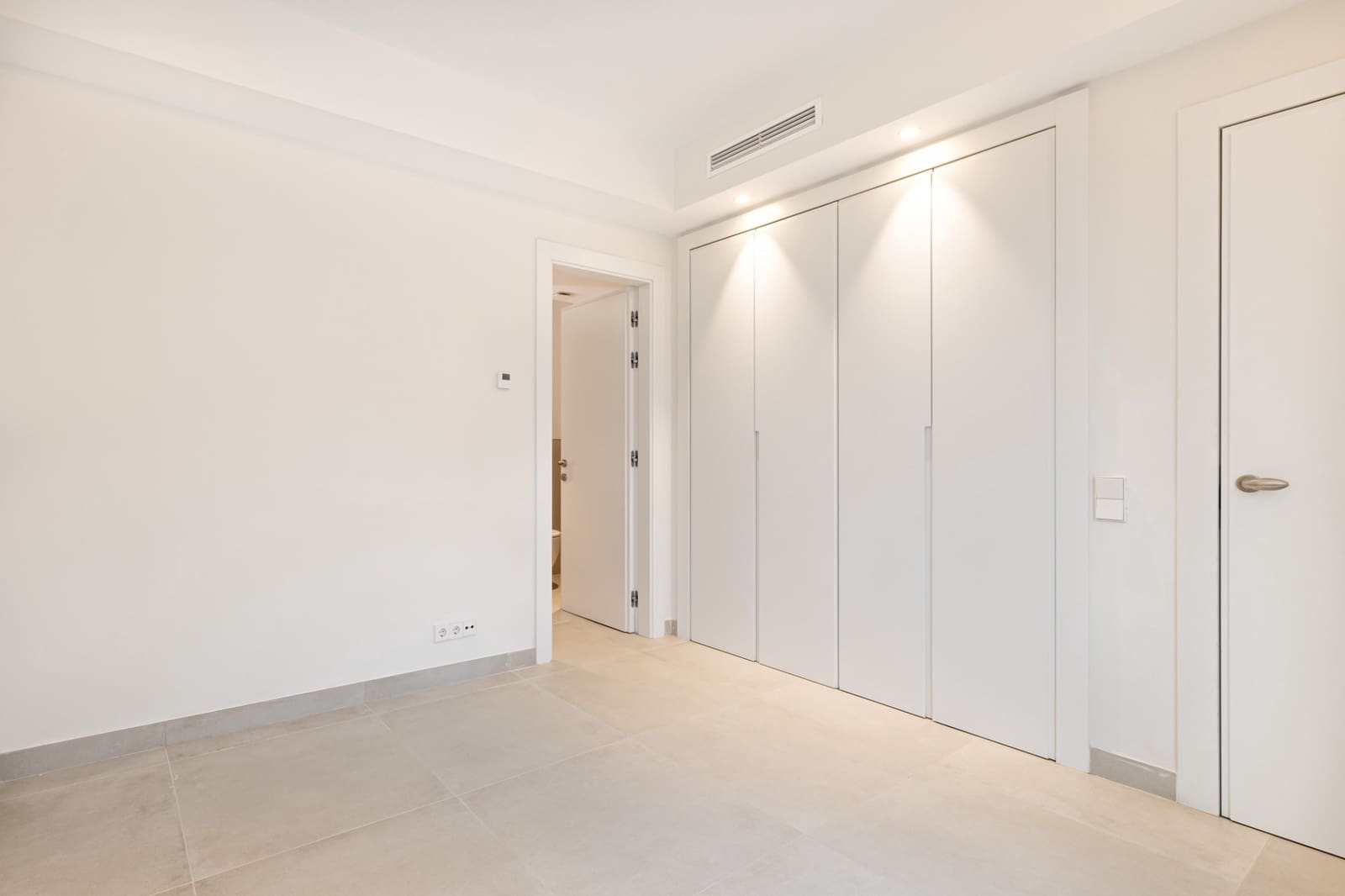 4 quarto Moradia Geminada para venda em San Pedro de Alcantara com piscina garagem - 1 195 000 € (Ref: 9701398)