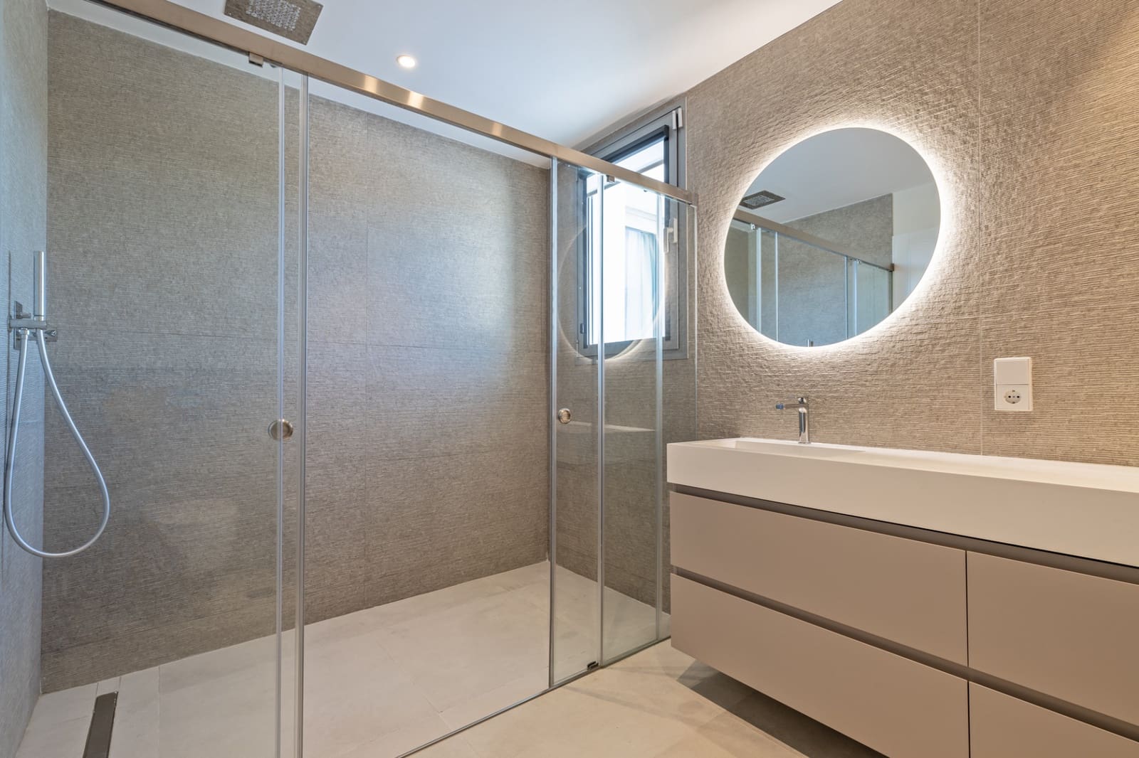 4 quarto Moradia Geminada para venda em San Pedro de Alcantara com piscina garagem - 1 195 000 € (Ref: 9701398)