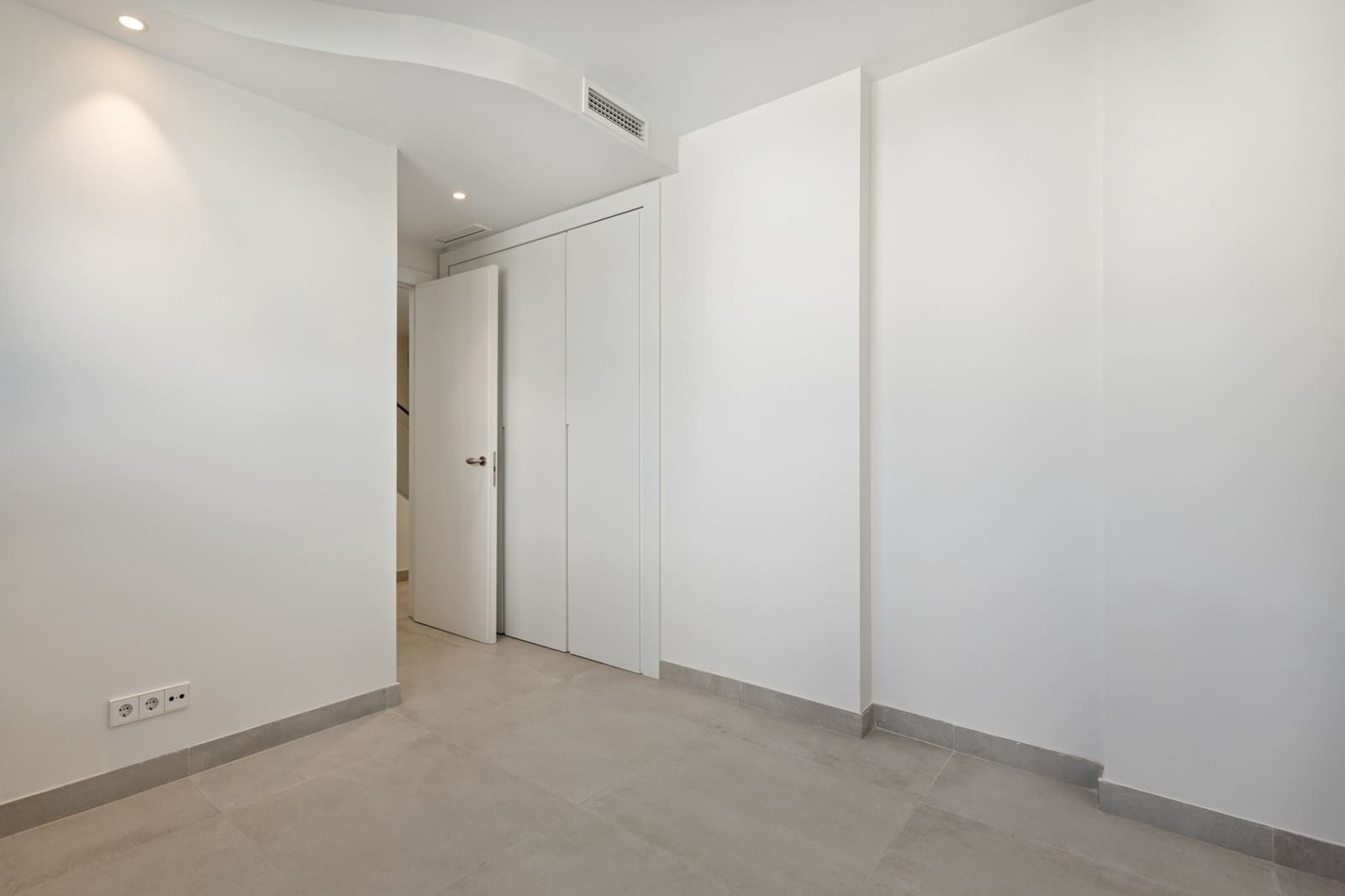 4 quarto Moradia Geminada para venda em San Pedro de Alcantara com piscina garagem - 1 195 000 € (Ref: 9701398)