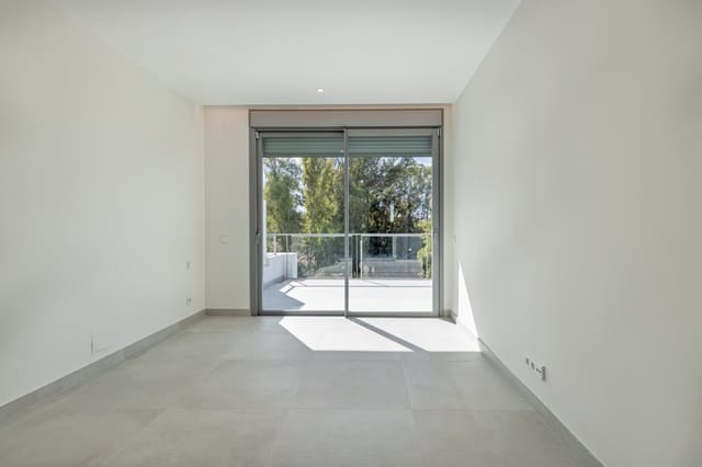 Pareado de 4 habitaciones en San Pedro de Alcántara Pueblo, Marbella en venta con piscina garaje - 1.195.000 € (Ref: 9701398)