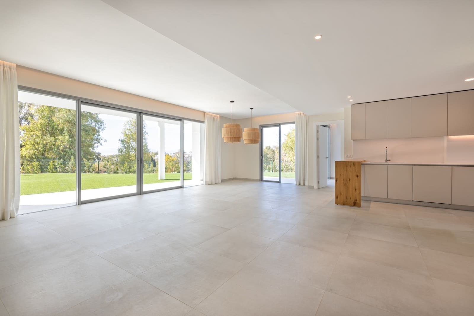 4 quarto Moradia Geminada para venda em San Pedro de Alcantara com piscina garagem - 1 195 000 € (Ref: 9701398)