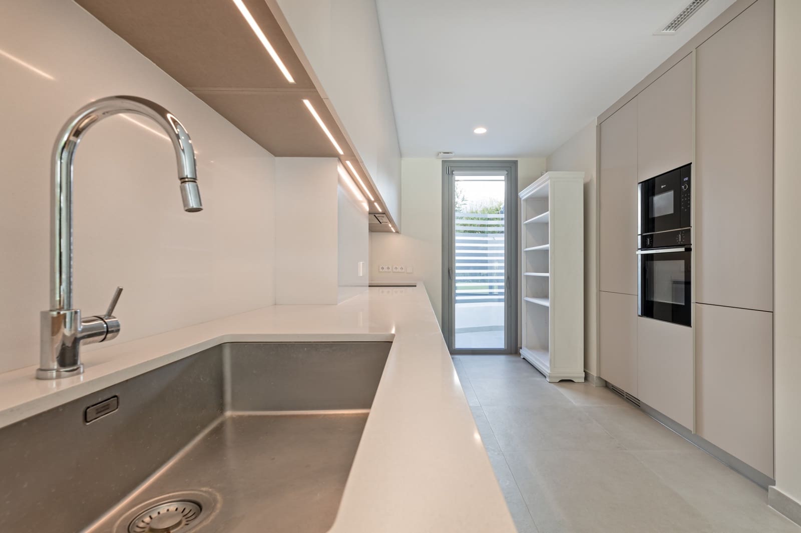 4 quarto Moradia Geminada para venda em San Pedro de Alcantara com piscina garagem - 1 195 000 € (Ref: 9701398)