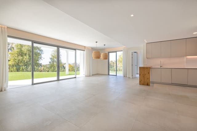 Pareado de 4 habitaciones en San Pedro de Alcántara Pueblo, Marbella en venta con piscina garaje - 1.195.000 € (Ref: 9701398)