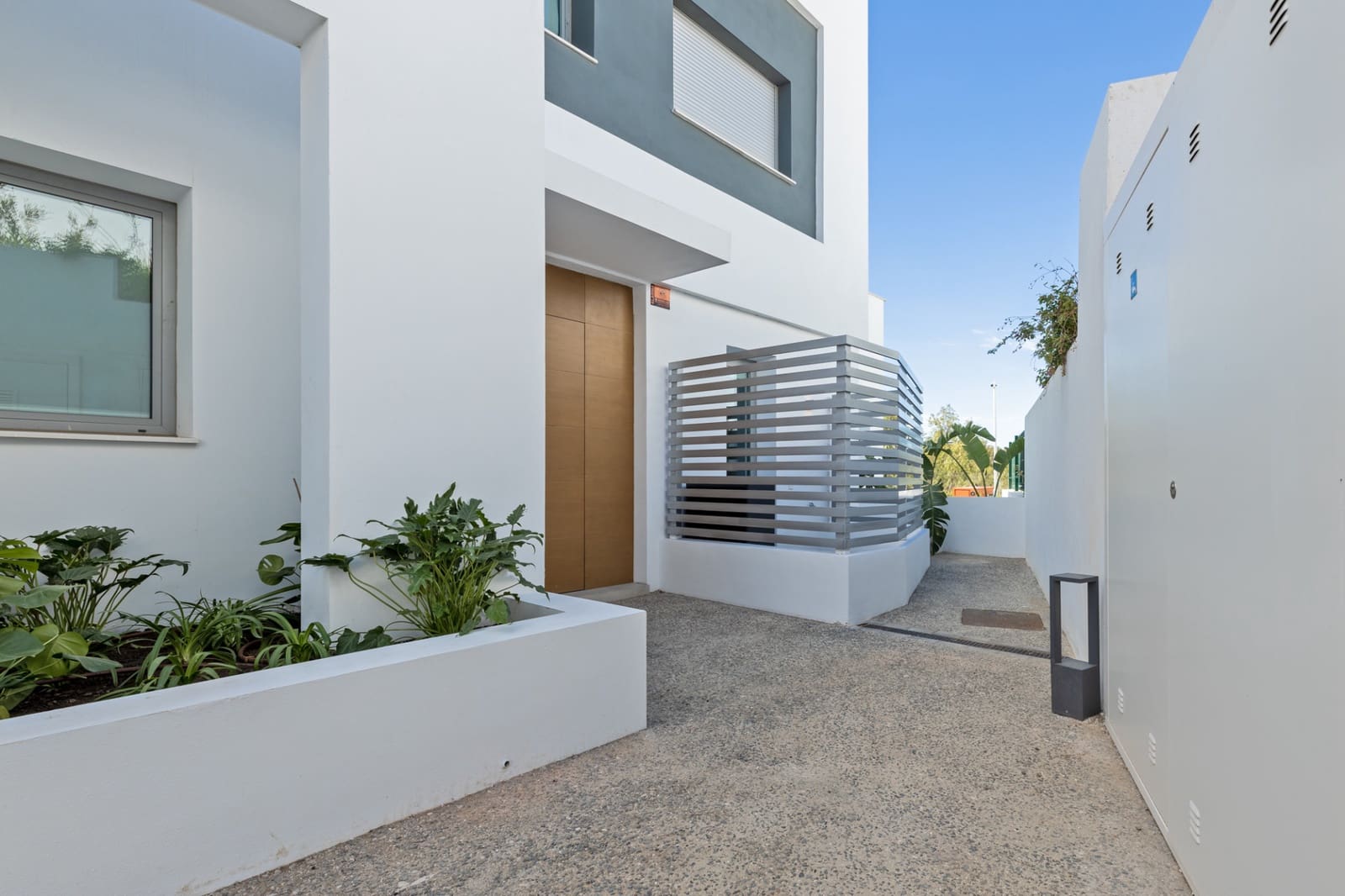 4 bedroom Semi-detached Villa for sale in San Pedro de Alcantara with pool garage - € 1,195,000 (Ref: 9701398)