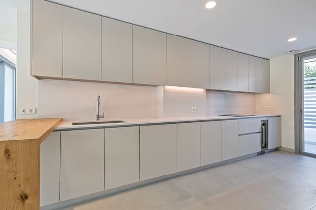 4 soverom Kjedet enebolig til salgs i San Pedro de Alcántara Pueblo, Marbella med svømmebasseng garasje - € 1 195 000 (Ref: 9701398)