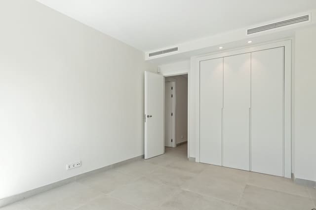 4 soverom Kjedet enebolig til salgs i San Pedro de Alcántara Pueblo, Marbella med svømmebasseng garasje - € 1 195 000 (Ref: 9701398)