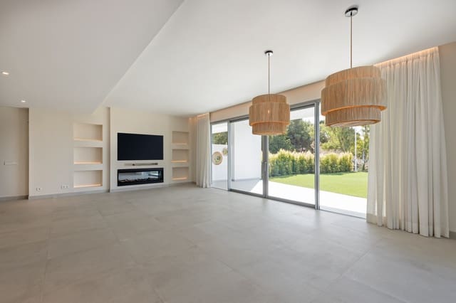 4 soverom Kjedet enebolig til salgs i San Pedro de Alcántara Pueblo, Marbella med svømmebasseng garasje - € 1 195 000 (Ref: 9701398)