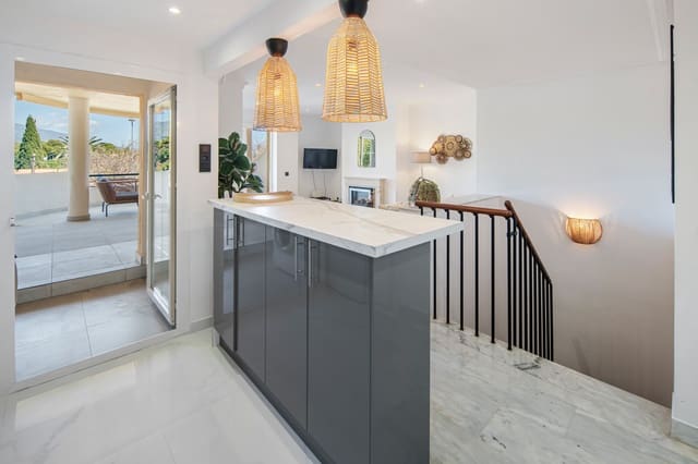 2 sovrum Lägenhet till salu i Nueva Andalucía Centro, Marbella med pool garage - 535 000 € (Ref: 9711159)