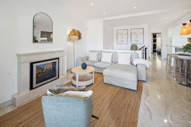 2 sovrum Lägenhet till salu i Nueva Andalucía Centro, Marbella med pool garage - 535 000 € (Ref: 9711159)
