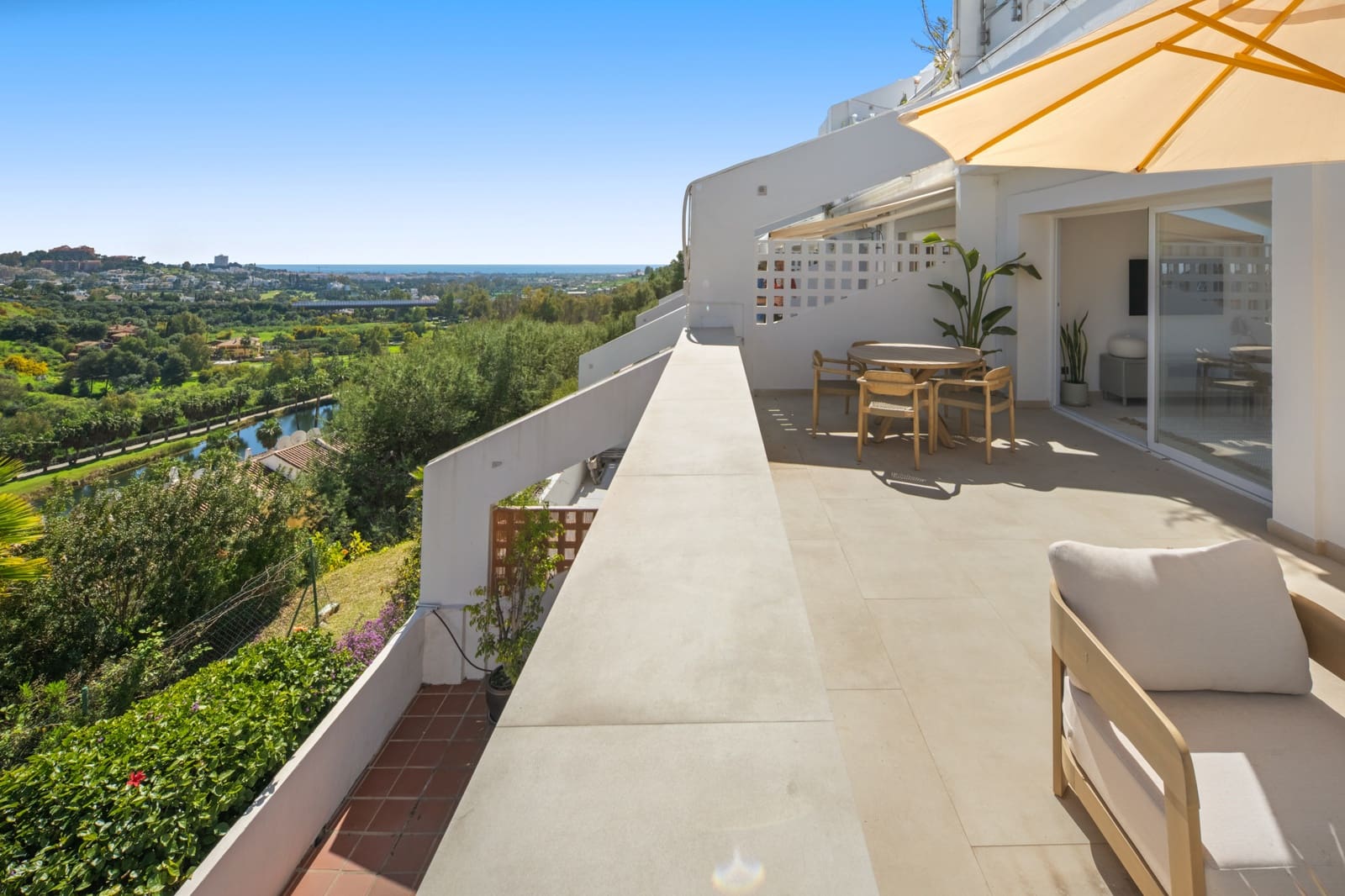 Apartamento de 2 habitaciones en La Quinta en venta con piscina garaje - 599.000 € (Ref: 9711161)