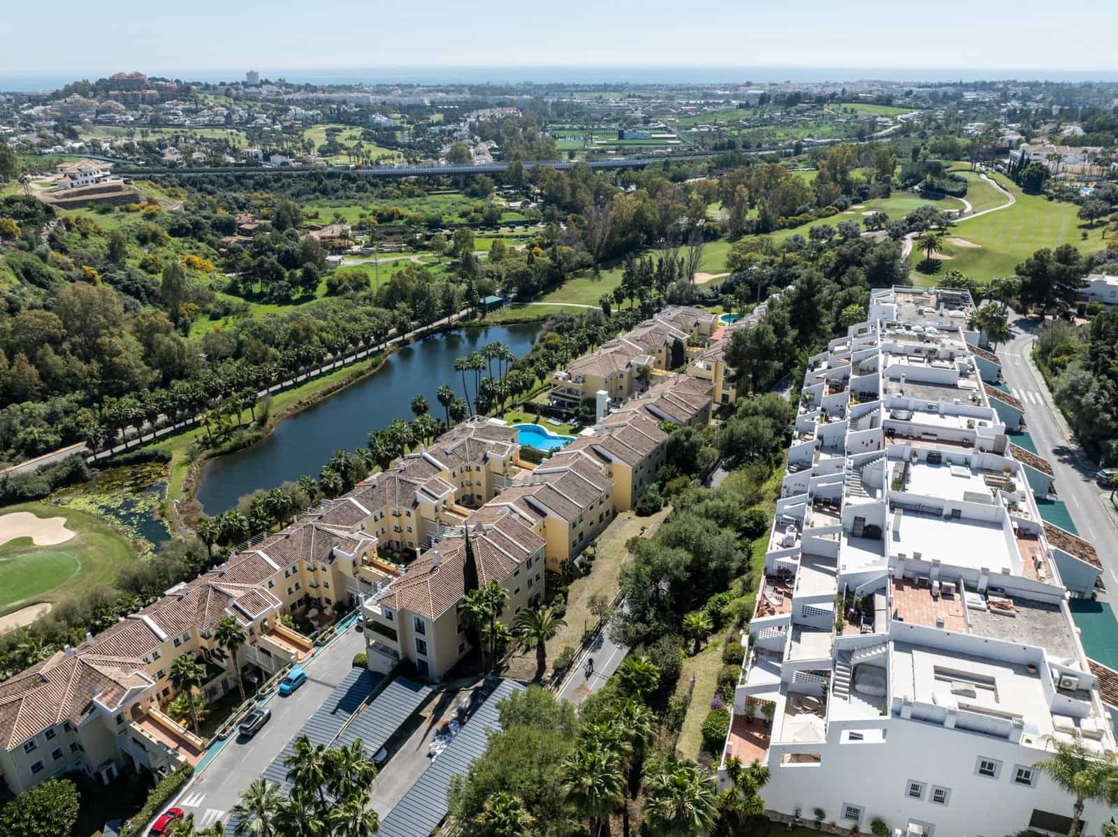 Apartamento de 2 habitaciones en La Quinta en venta con piscina garaje - 599.000 € (Ref: 9711161)