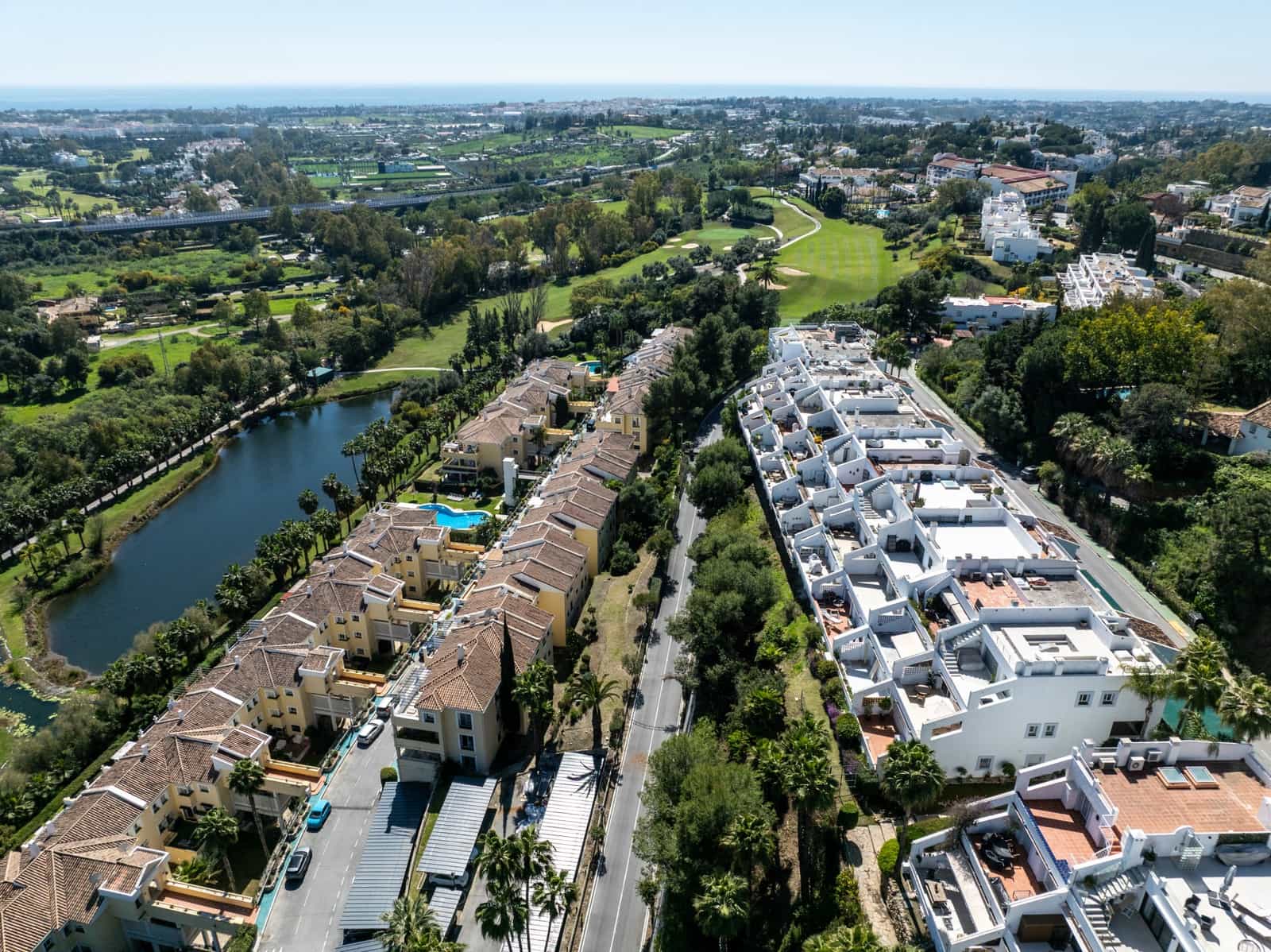 Apartamento de 2 habitaciones en La Quinta en venta con piscina garaje - 599.000 € (Ref: 9711161)