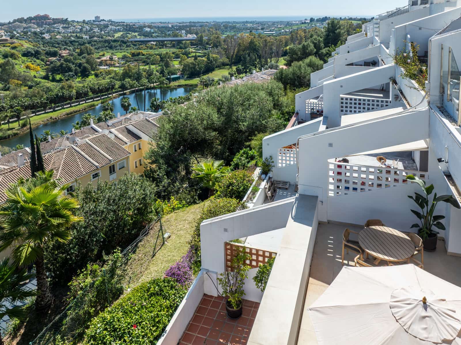 Apartamento de 2 habitaciones en La Quinta en venta con piscina garaje - 599.000 € (Ref: 9711161)