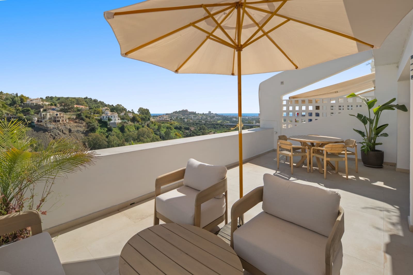 2 bedroom Apartment for sale in La Quinta with pool garage - € 535,000 (Ref: 9711161)