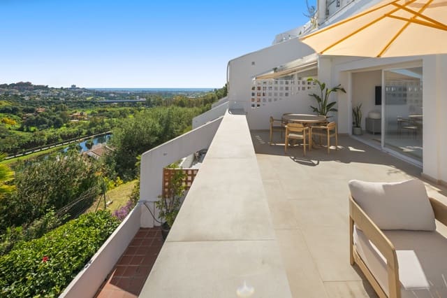 Apartamento de 2 habitaciones en La Quinta, Benahavís en venta con piscina garaje - 549.000 € (Ref: 9711161)