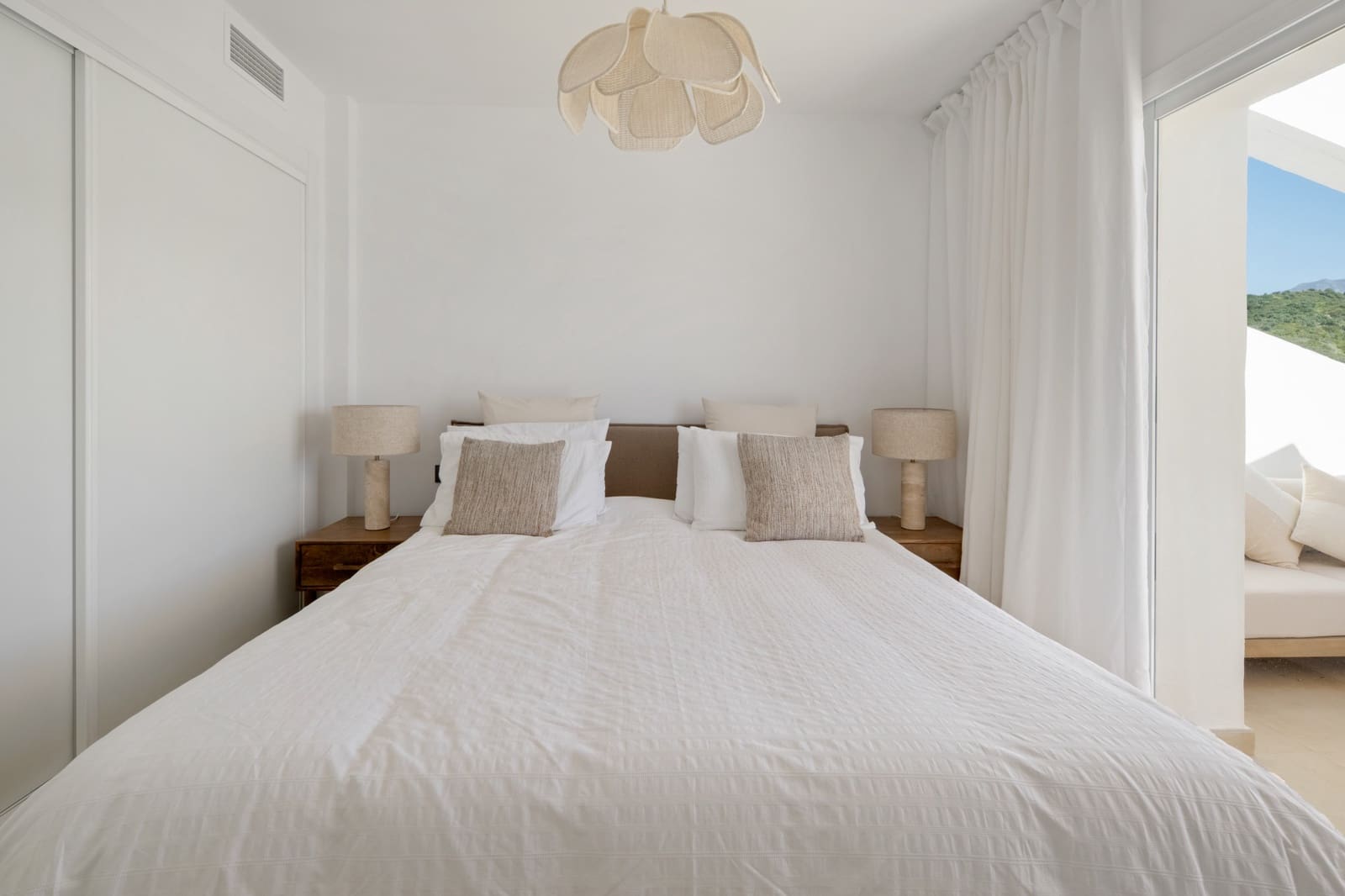 2 bedroom Apartment for sale in La Quinta with pool garage - € 535,000 (Ref: 9711161)