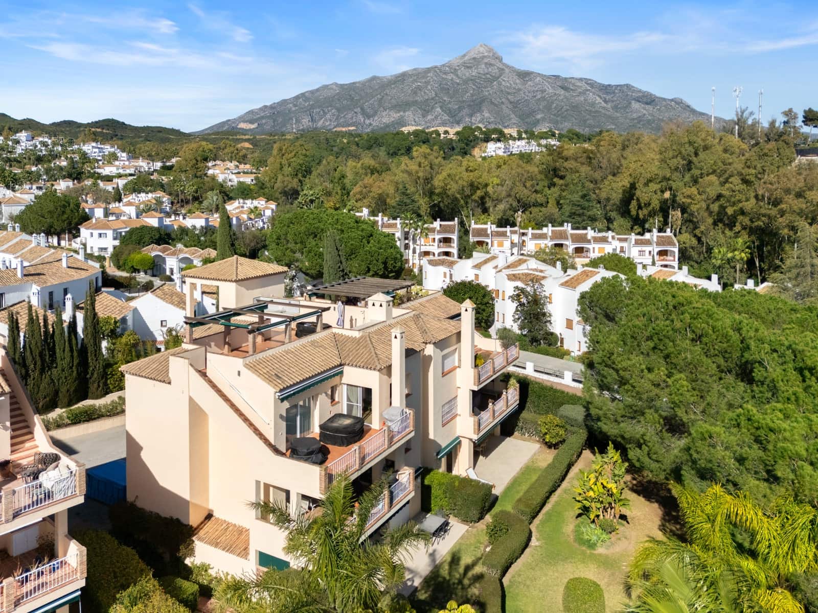 3 quarto Apartamento para venda em Nueva Andalucia com garagem - 699 000 € (Ref: 9719698)