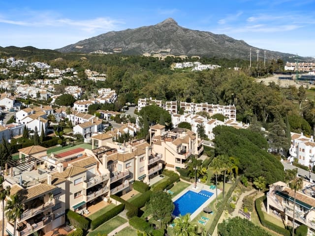 3 sypialnia Apartament na sprzedaż w Los Naranjos, Marbella z garażem - 689 000 € (Ref: 9719698)