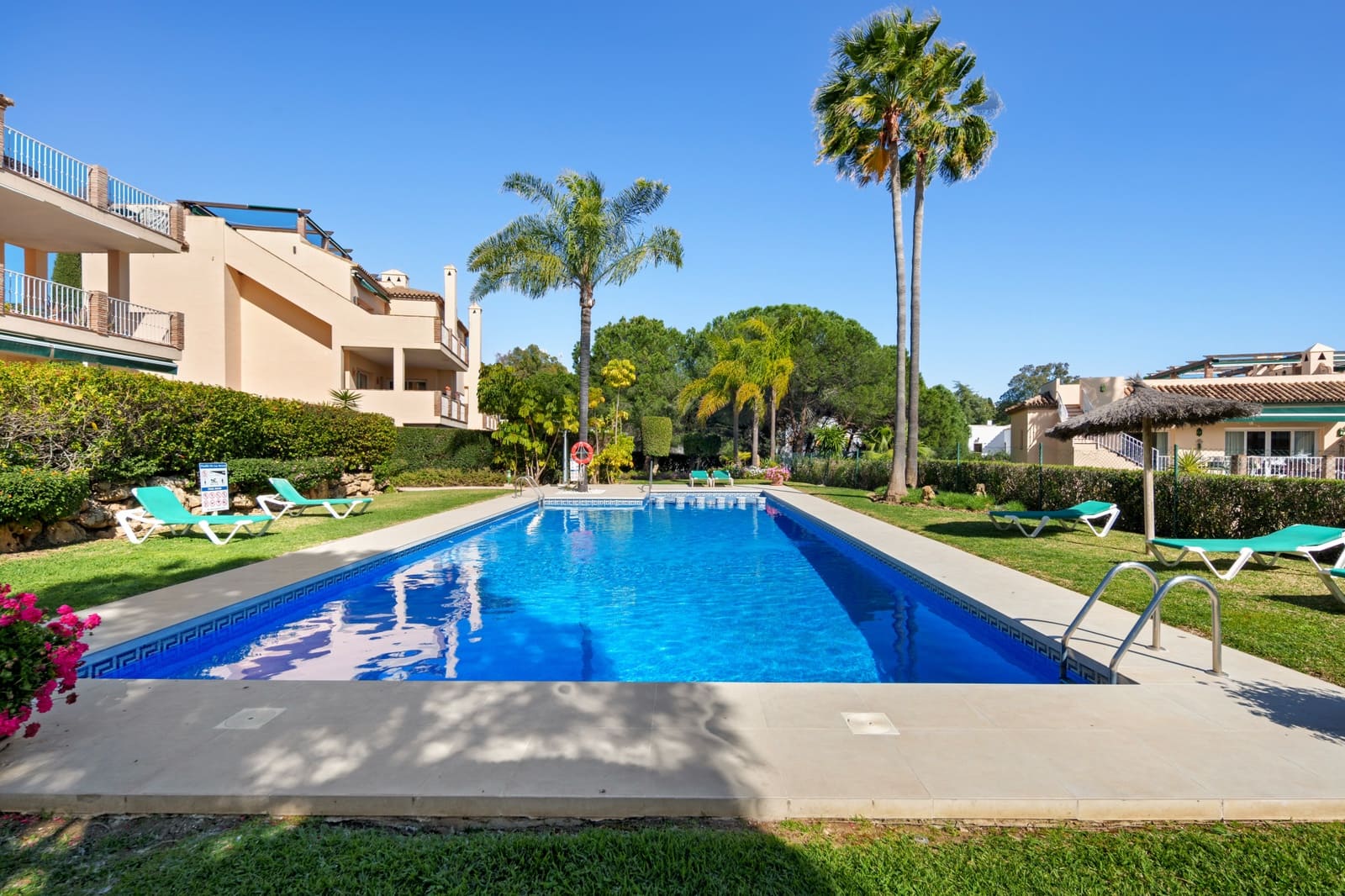 3 bedroom Apartment for sale in Nueva Andalucia with pool garage - € 689,000 (Ref: 9719698)