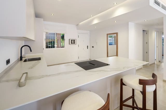 3 soveværelse Lejlighed til salg i Los Naranjos, Marbella med swimmingpool garage - € 689.000 (Ref: 9719698)