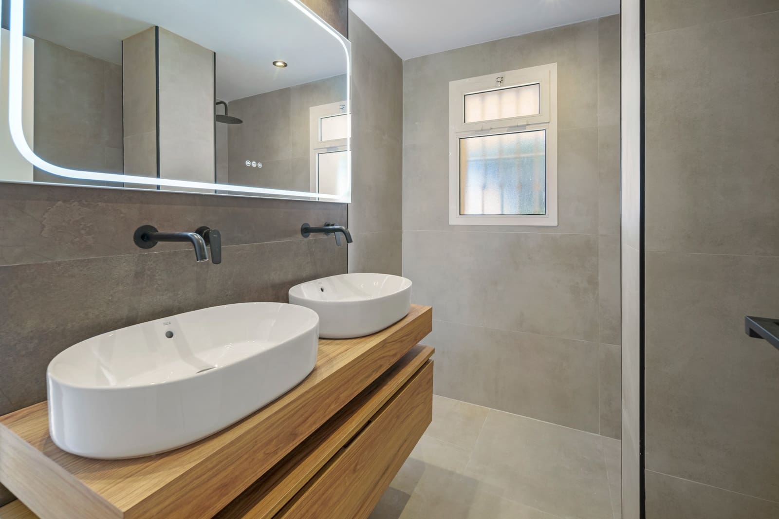 3 sypialnia Apartament na sprzedaż w Nueva Andalucia z basenem garażem - 689 000 € (Ref: 9719698)