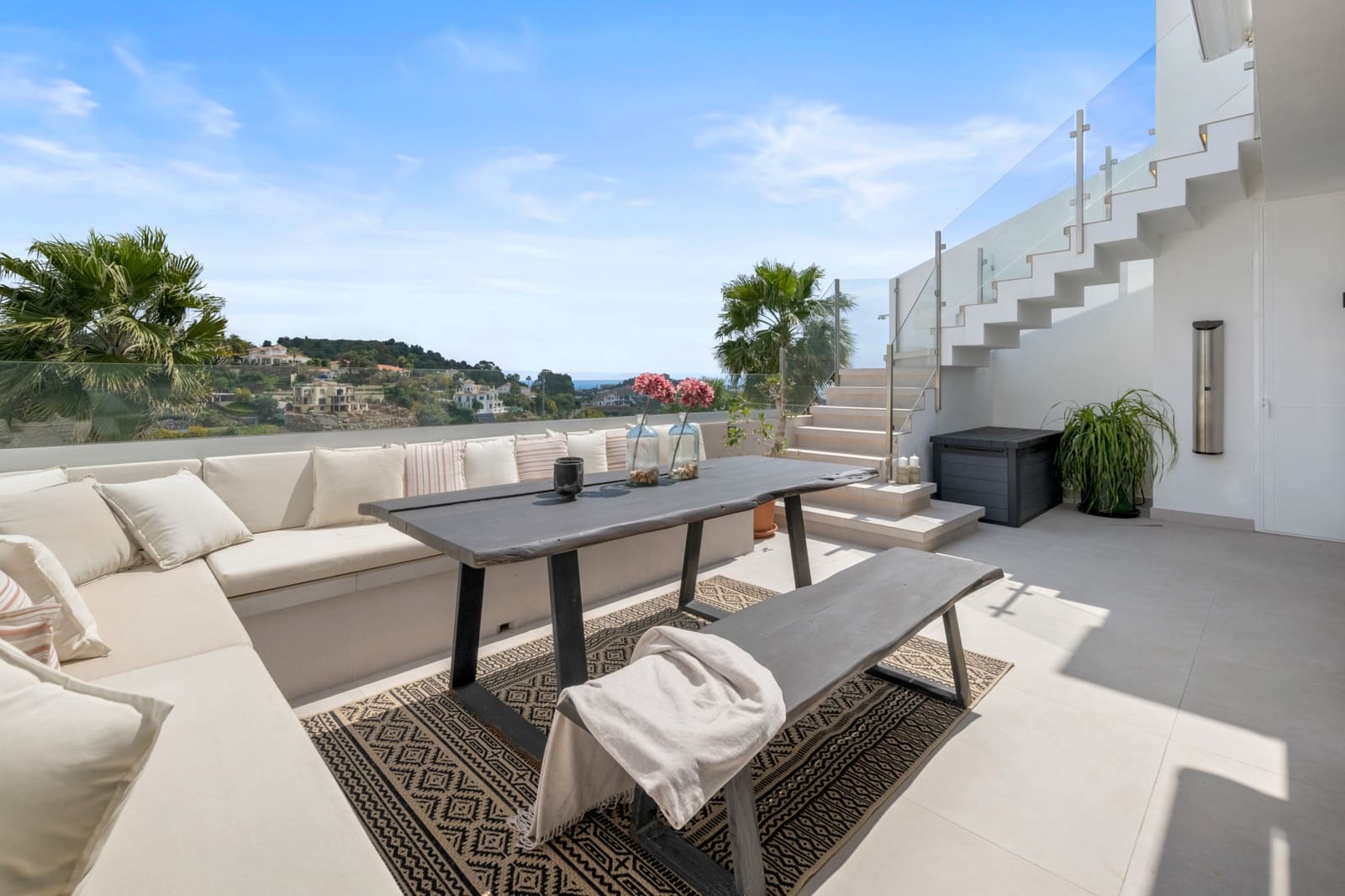 2 bedroom Penthouse for sale in La Quinta with pool garage - € 739,000 (Ref: 9735272)