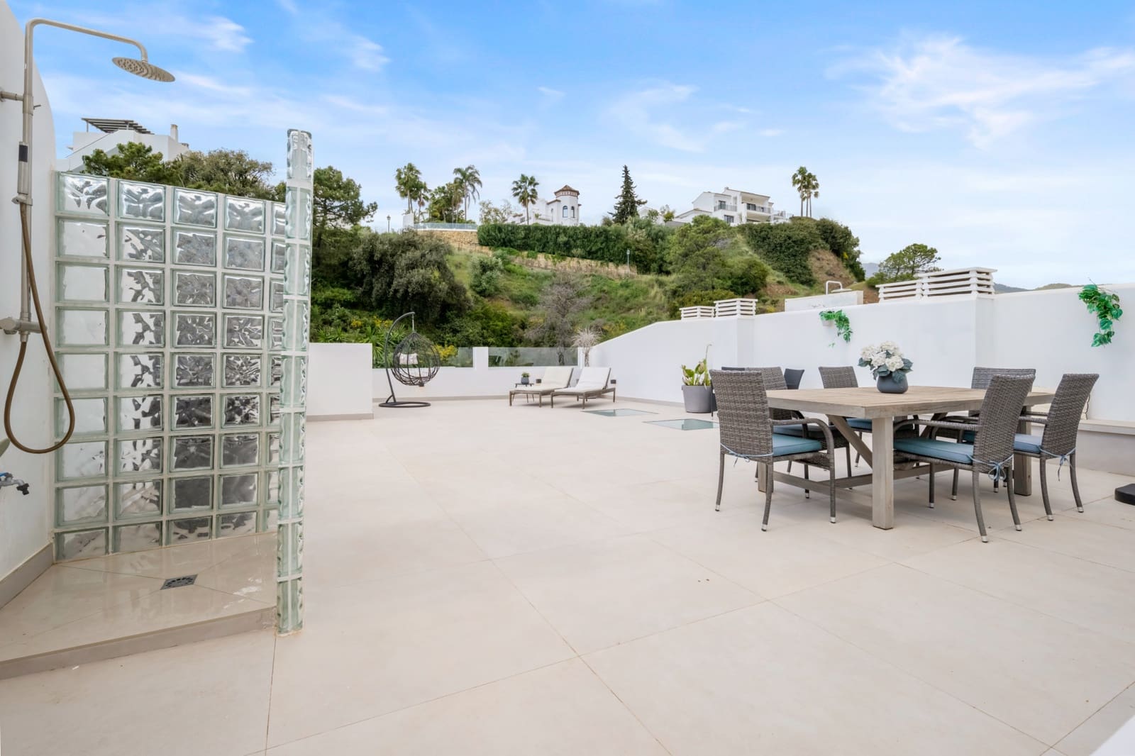 2 bedroom Penthouse for sale in La Quinta with pool garage - € 739,000 (Ref: 9735272)