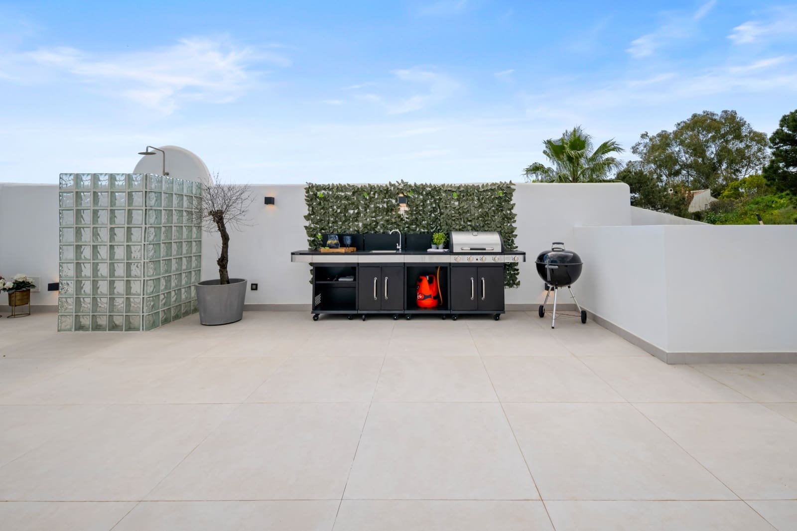 2 bedroom Penthouse for sale in La Quinta with pool garage - € 739,000 (Ref: 9735272)