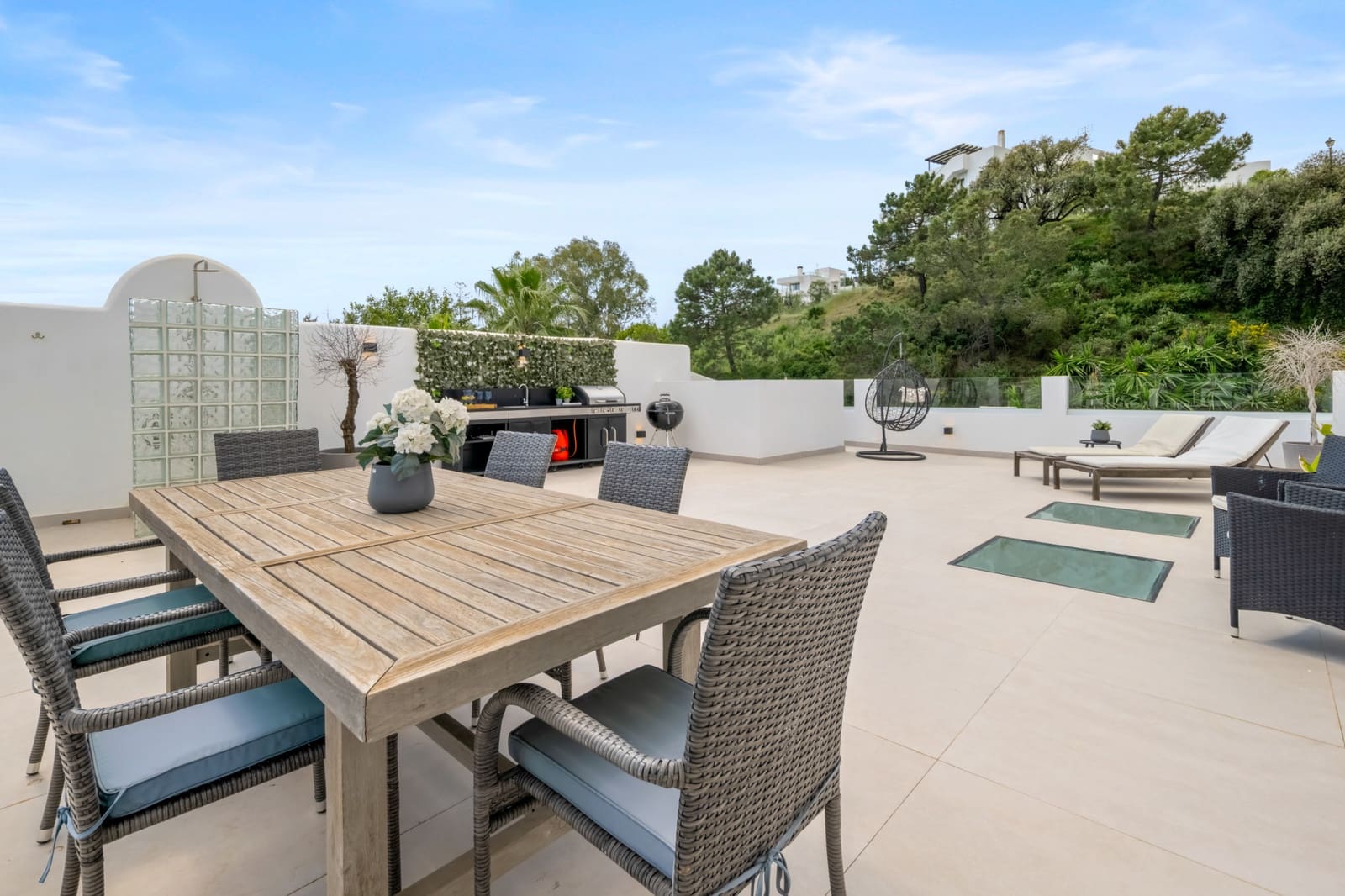 2 bedroom Penthouse for sale in La Quinta with pool garage - € 739,000 (Ref: 9735272)