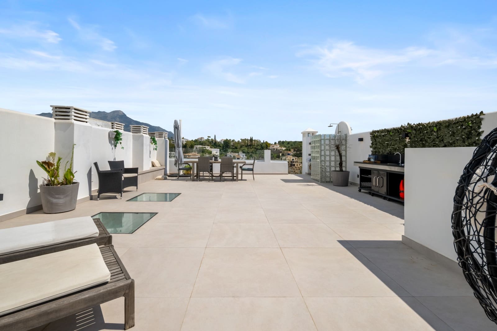 2 bedroom Penthouse for sale in La Quinta with pool garage - € 739,000 (Ref: 9735272)