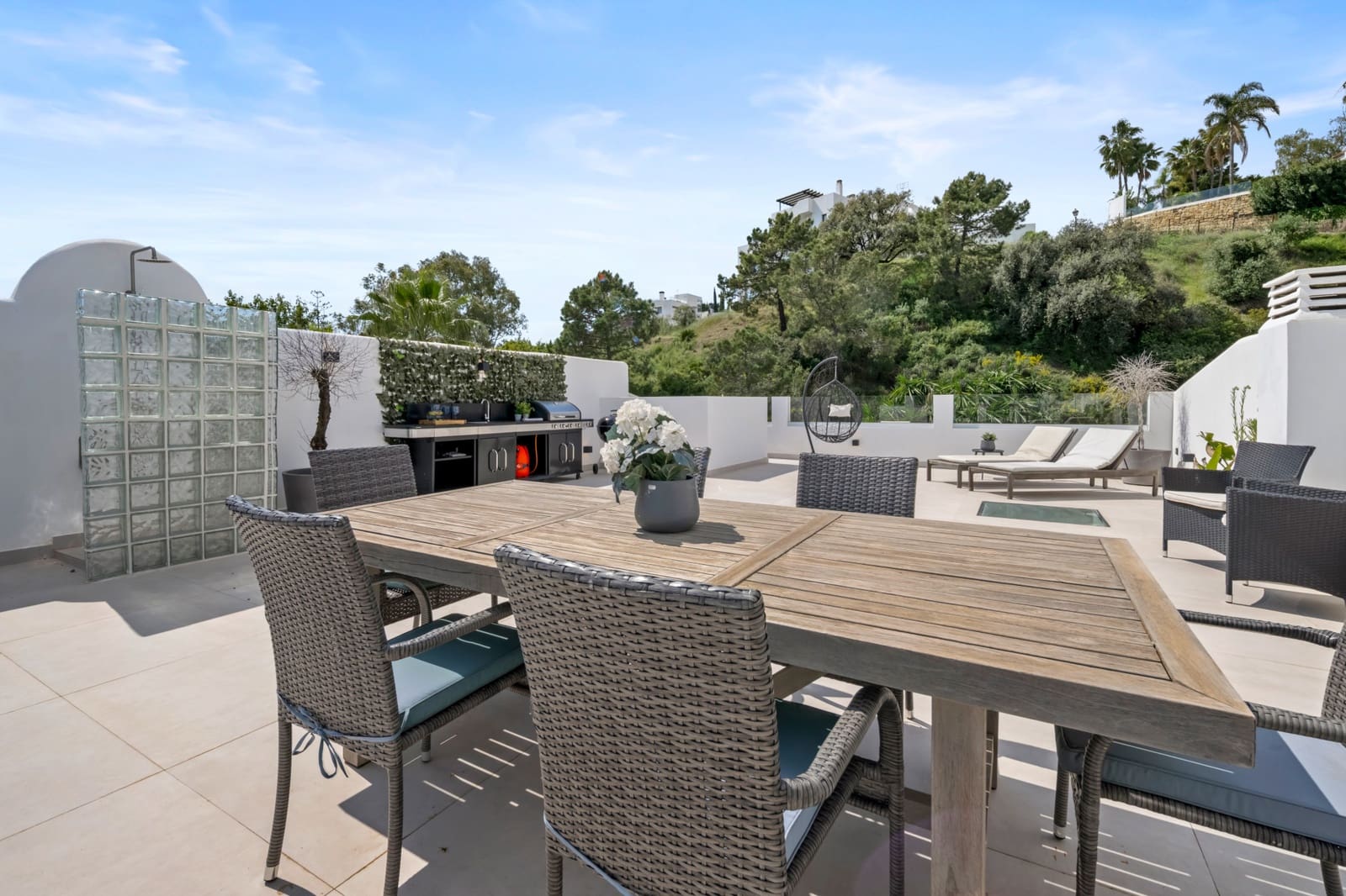 2 bedroom Penthouse for sale in La Quinta with pool garage - € 739,000 (Ref: 9735272)