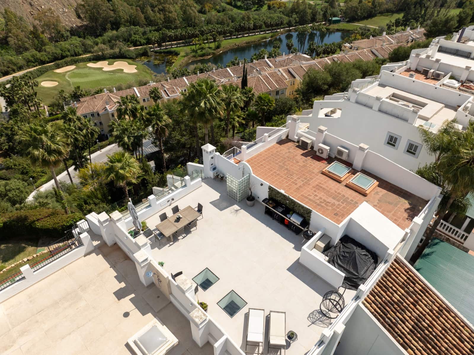 2 bedroom Penthouse for sale in La Quinta with pool garage - € 739,000 (Ref: 9735272)