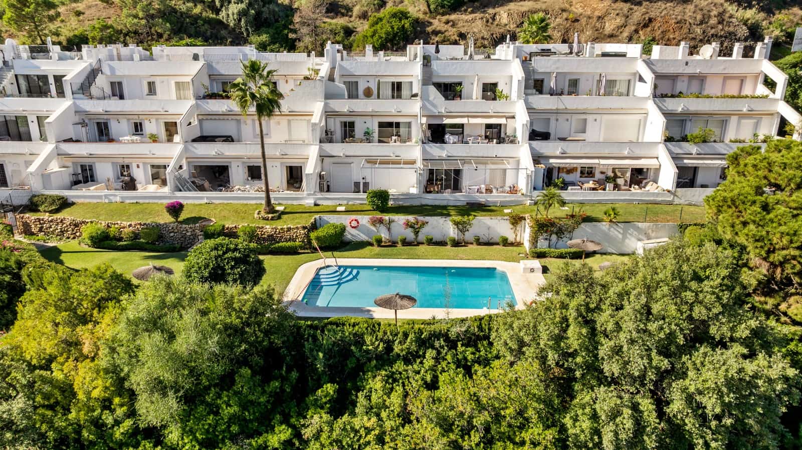 2 bedroom Penthouse for sale in La Quinta with pool garage - € 739,000 (Ref: 9735272)