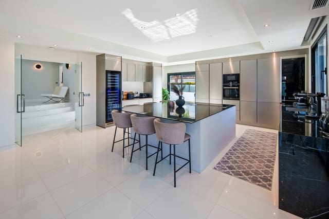 4 soverom Villa til salgs i Mijas Costa, Mijas med svømmebasseng garasje - € 2 395 000 (Ref: 9755416)