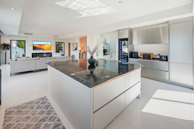 4 soverom Villa til salgs i Mijas Costa, Mijas med svømmebasseng garasje - € 2 395 000 (Ref: 9755416)