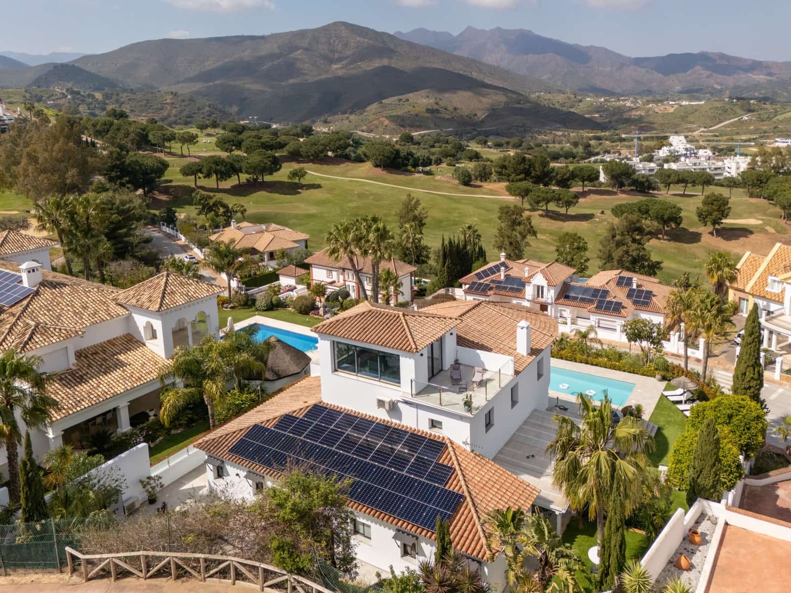 4 soverom Villa til salgs i Mijas Costa med svømmebasseng garasje - € 2 395 000 (Ref: 9755416)