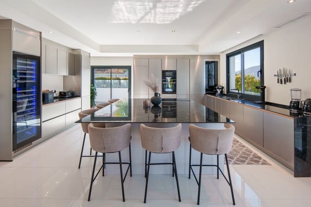 4 chambre Villa/Maison à vendre à Mijas Costa, Mijas avec piscine garage - 2 395 000 € (Ref: 9755416)