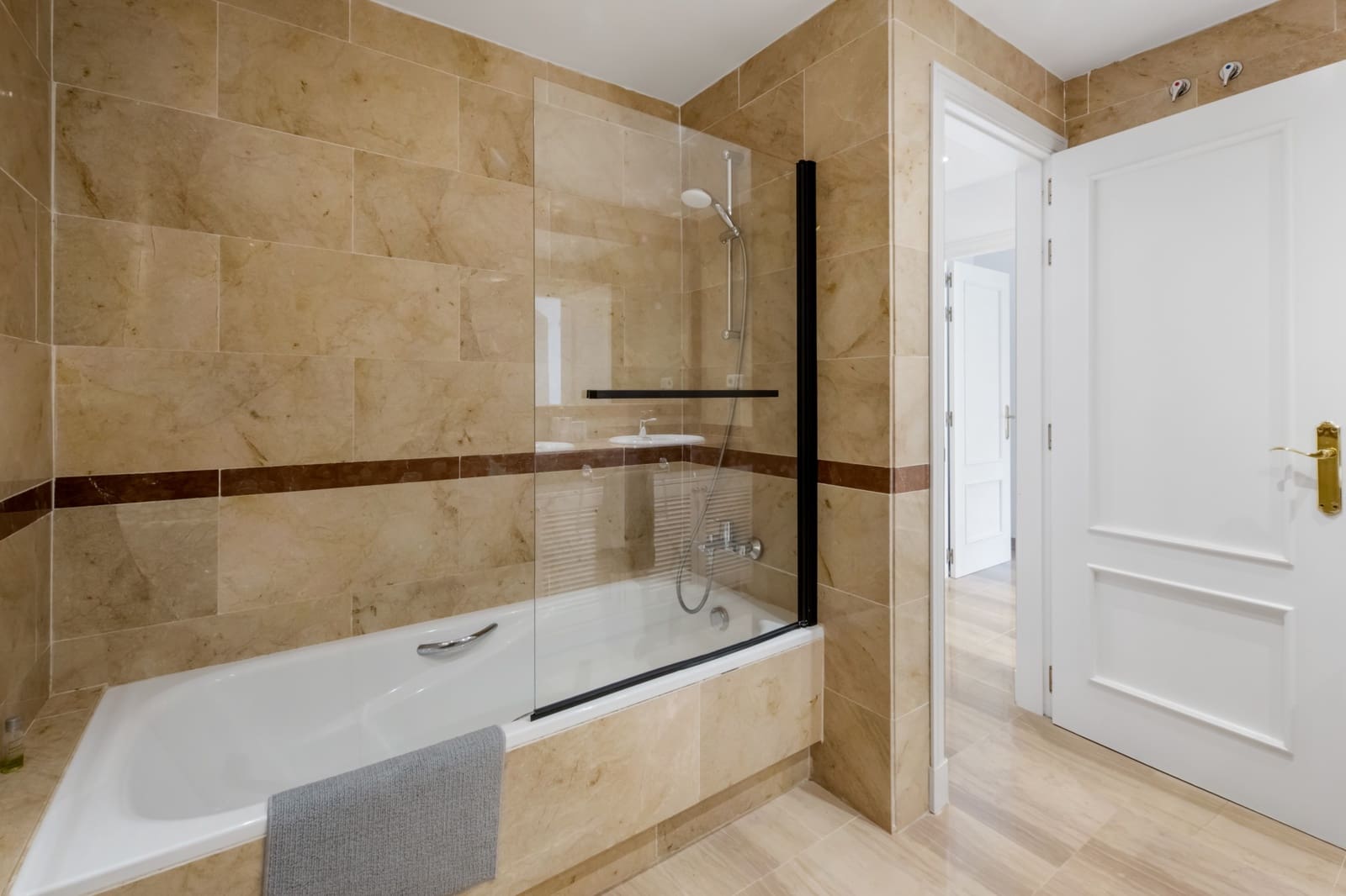 3 chambre Appartement à vendre à Marbella avec piscine garage - 649 000 € (Ref: 9772794)