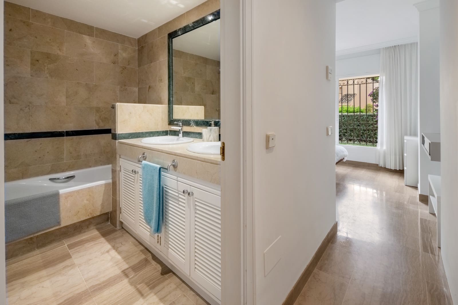 3 chambre Appartement à vendre à Marbella avec piscine garage - 649 000 € (Ref: 9772794)