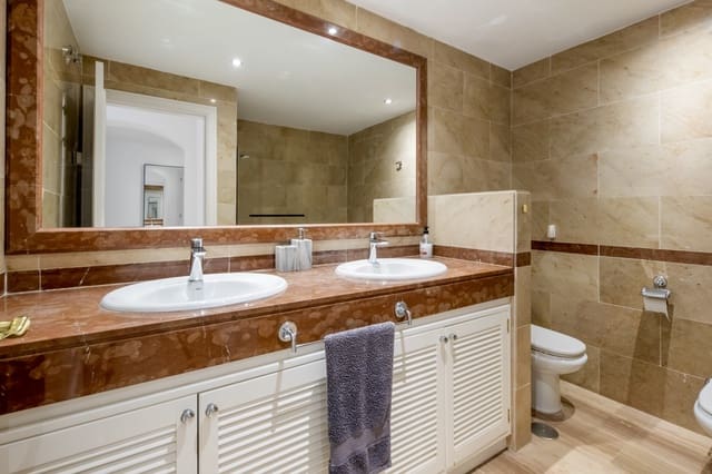 3 makuuhuone Huoneisto myytävänä paikassa Santa María, Marbella mukana uima-altaan 
autotalli - 649 000 € (Ref: 9772794)